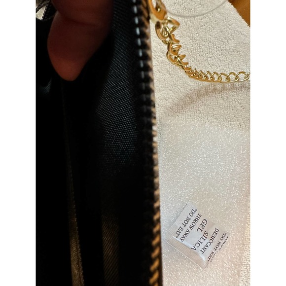 Vera New York Crossbody Wallet, NWT - Picture 10 of 12